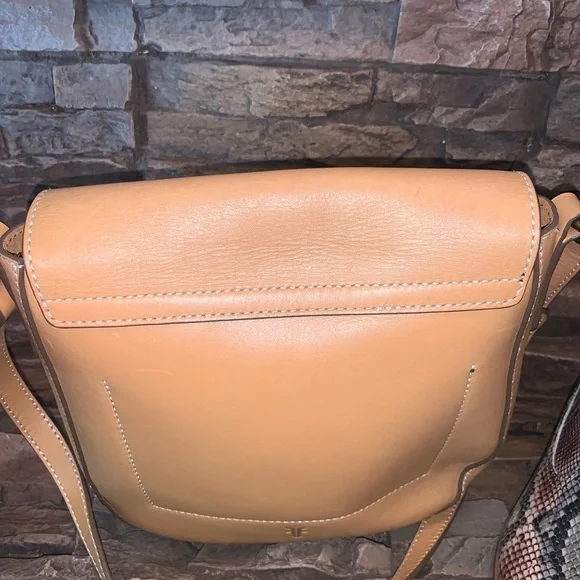 💛🤎Frye Harness Saddle Leather Saddle Crossbody Bag $428 - Picture 11 of 14